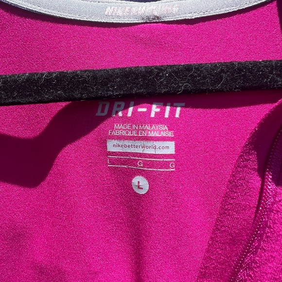 🚨SOLD🚨Dark pink Nike long sleeve - Picture 3 of 6
